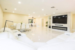 Charming and Spacious Home 2bed-2 bath